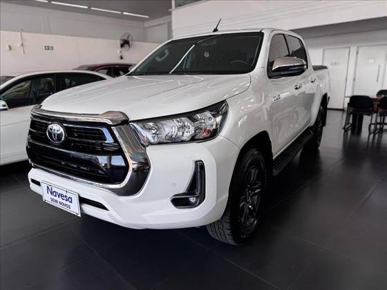 TOYOTA HILUX 2.8 D-4D TURBO DIESEL CD SR 4X4 AUTOMÁTICO TOYOTA HILUX 2.8 D-4D TURBO DIESEL CD SR 4X4 AUTOMÁTICO